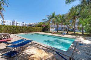 a swimming pool with lounge chairs and a swimming poolvisorvisor at Casa Marea in Marzamemi