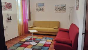 a living room with a couch and a rug at A casa di Rita in Dunarobba +20 photos