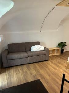 a living room with a couch in a room at Da Noi Panoramic Guest Stay Camera Rifugio in Cuorgnè