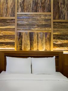 سرير أو أسرّة في غرفة في Bethlehem B&B