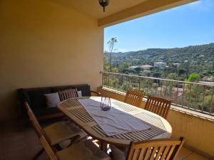 a table and chairs on a balcony with a view at Fiori Di Santa Giulia in Porto-Vecchio