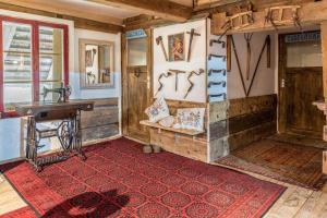 a room with a bench and a desk in a house at Schwörerhof in Eisenbach