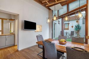 a dining room and kitchen with a table and chairs at Azuria Schwarzwald Loft in Kappelrodeck