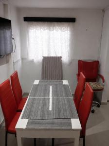 a table and chairs in a room with a window at Casa Solymar completa 3 dormitorios 5 camas Hasta 6 personas RESERVAS SOLO CON SEÑA in Ciudad de la Costa