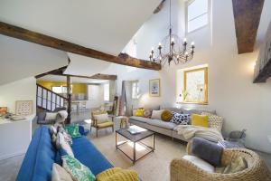 a living room with a blue couch and chairs at Chez Castagné in Issor