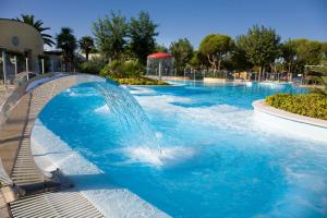 Swimmingpoolen hos eller tæt på Numanablu Island - Family & Sport Resort 4 stelle