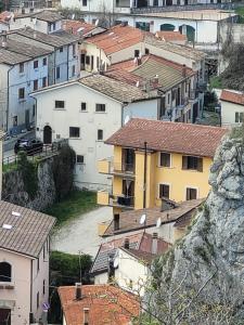 a group of houses and buildings on a mountain at I 23 PASSI Alfedena in Alfedena