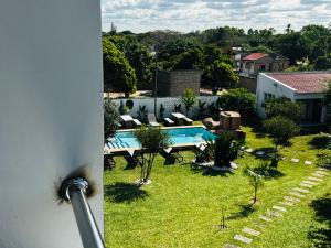 an aerial view of a backyard with a swimming pool at Sombra de Macaneta in Marracuene
