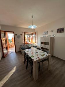 a living room with a table and a couch at Dimora Vicky - La Ciaccia in Valledoria