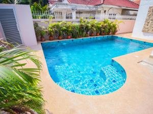 a swimming pool in the middle of a house at Naklua Pool Villa by Pattaya Sunny Rentals in North Pattaya
