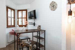 a dining room with a table and chairs in a room at Nouveau - Le CityScape - Petite Venise in Colmar