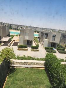 an aerial view of a building with a yard at Azha Townhouse in Ain Sokhna