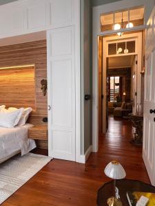 a bedroom with a bed with a wooden headboard at Hommage in Horta