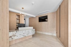 an office with a reception desk with a tv on a wall at VELIERO Residence by Bracera in Lugovi