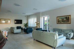 a living room with couches and chairs at Residence La Scogliera in Alassio