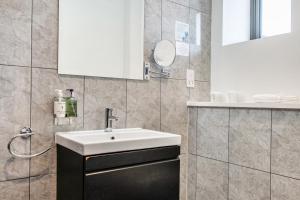a bathroom with a sink and a mirror at Cotswolds Apartment 1, sleeps 4 in Chipping Norton +21 photos