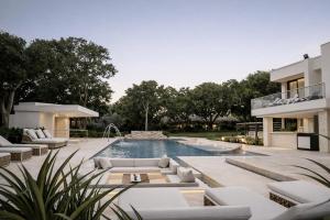 a swimming pool in the middle of a house at Finca Hotel Dubai in San Jerónimo +4 photos