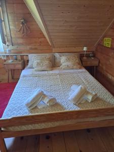 a large bed with white sheets and pillows in a room at Holiday Home Geppetto in Gornji Velemerić