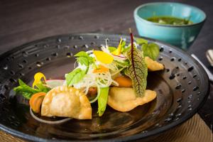 ホテルの敷地内または近くでの食事または食べ物