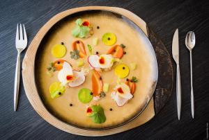ホテルの敷地内または近くでの食事または食べ物