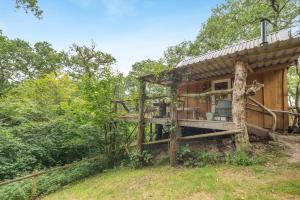 a tree house with a balcony in the woods at 1 Bed in Chulmleigh oc-74133 in Eggesford
