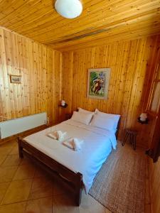 a bedroom with a bed in a wooden room at Mountain Nook Melissourgoi in Melissourgoí