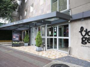 a store front with a black awning on a building at ibis Lima Larco Miraflores in Lima