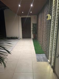an empty hallway with a brick wall and a door at X5 Condominio - Diagonal a Fexpocruz in Santa Cruz de la Sierra