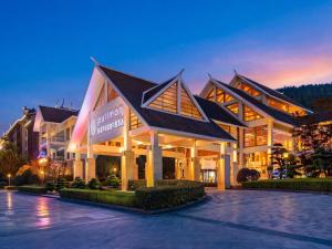 a large building at night with the lights on at Pullman Zhangjiajie Hotel in Zhangjiajie
