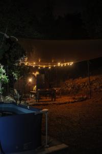 a picnic table under a tent at night at Kroom cabins in Bâne
