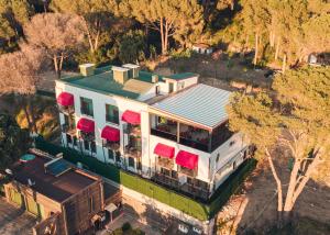 an overhead view of a house with red awnings at Çamra Otel in Armutlu