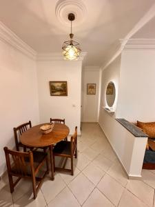 a dining room and living room with a table and chairs at Appartement Nadin in Martil