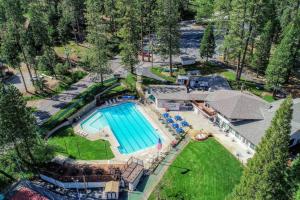 an overhead view of a swimming pool in a backyard at Cozy Cabin - Hot Tub, Fire Pit, & Pets in Arnold