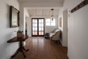 a living room with a table and a chair at Acassuso Suites in Acassuso