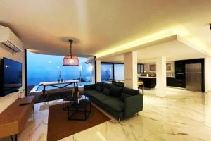 a large living room with a couch and a table at חופש יהונתן-וילה סלביא עם נוף מטורף בריכה פרטית Hofesh Yehonatan Villa Selavi in Tiberias
