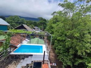 an overhead view of a swimming pool on top of a house at Lazy Crab Hostel in Balgue