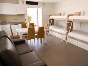 a living room with bunk beds and a table and chairs at Hotel Restaurante El Corte in Casabermeja