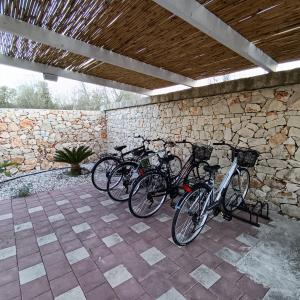 a group of bikes parked next to a stone wall at Villa da giusi in Torre dell'Orso