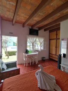 a bedroom with a bed and a table and a room at Hotel Elohim Tequis in Tequisquiapan