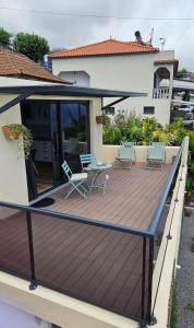 a deck with chairs and a table on a house at Casa do Brasileiro in Arco da Calheta