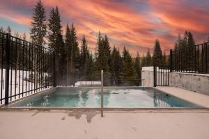 a hot tub in the backyard of a house at NEW Ski-In Ski-Out Romantic Studio for Two in Winter Park