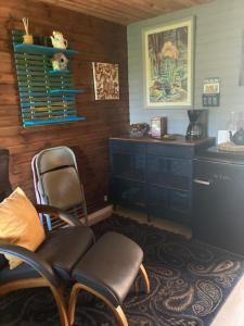 a waiting room with a chair and a desk at River view contryside in Reykholt