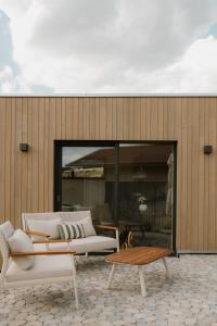 a patio with a white couch and a coffee table at Natururlaub by Klotz TINY HAUS a in Überlingen +20 photos
