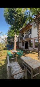 a picnic table and chairs in front of a building at Hotel Roba in Ureki