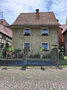 a house with a fence in front of it at Haus Semmelrodt in Witzenhausen
