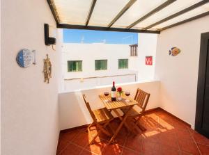 a small table and chairs in a room with a window at Lupita's House in Punta Mujeres
