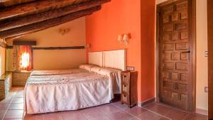 Кровать или кровати в номере Apartamentos los Aljezares