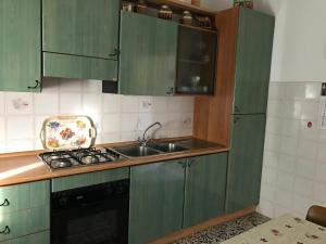 Η κουζίνα ή μικρή κουζίνα στο La Casa dei Limoni +39 φωτογραφίες