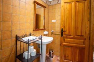 a bathroom with a sink and a mirror at Casa rural Molino Jaráiz Ideal Familias y Grupos 8 Pax Terraza sobre el Río Tus in Yeste +49 photos