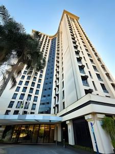 a tall white building with a lot of windows at Flat Moderno em Congonhas com sofá-cama 1113 in São Paulo